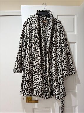 Leopard Print Plush Women's Robe - Cozy Open-Front Lounge Wrap